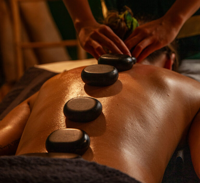 MASAŻ GORĄCYMI KAMIENIAMI W NUSA SPA